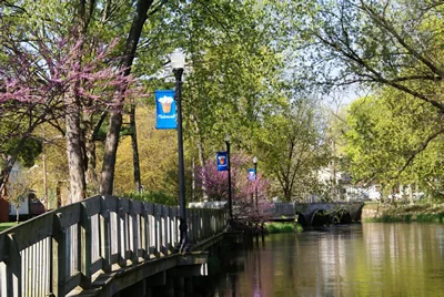 A footbridge over the river in Hicks Park