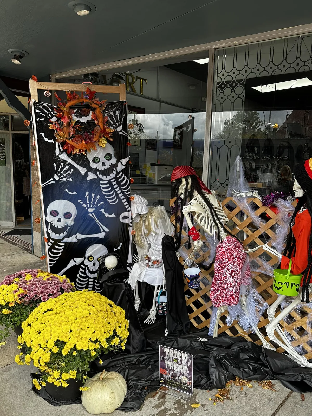 Scarecrow entry by Hart's Jewelry, 2023